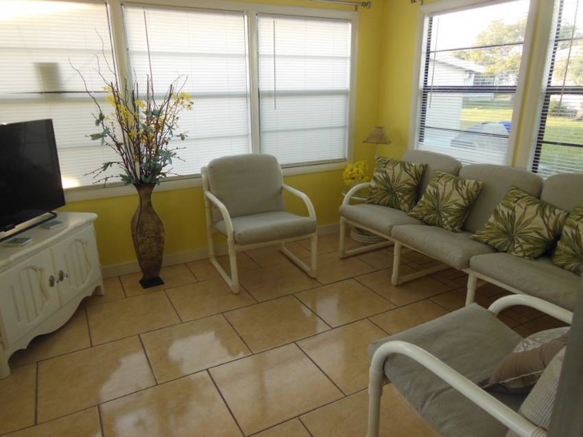 Mobile Home Sunroom and Lanai Decorating Ideas